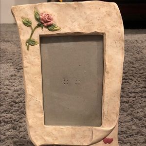 Beautiful ceramic love note frame! Fits 4x6 photo